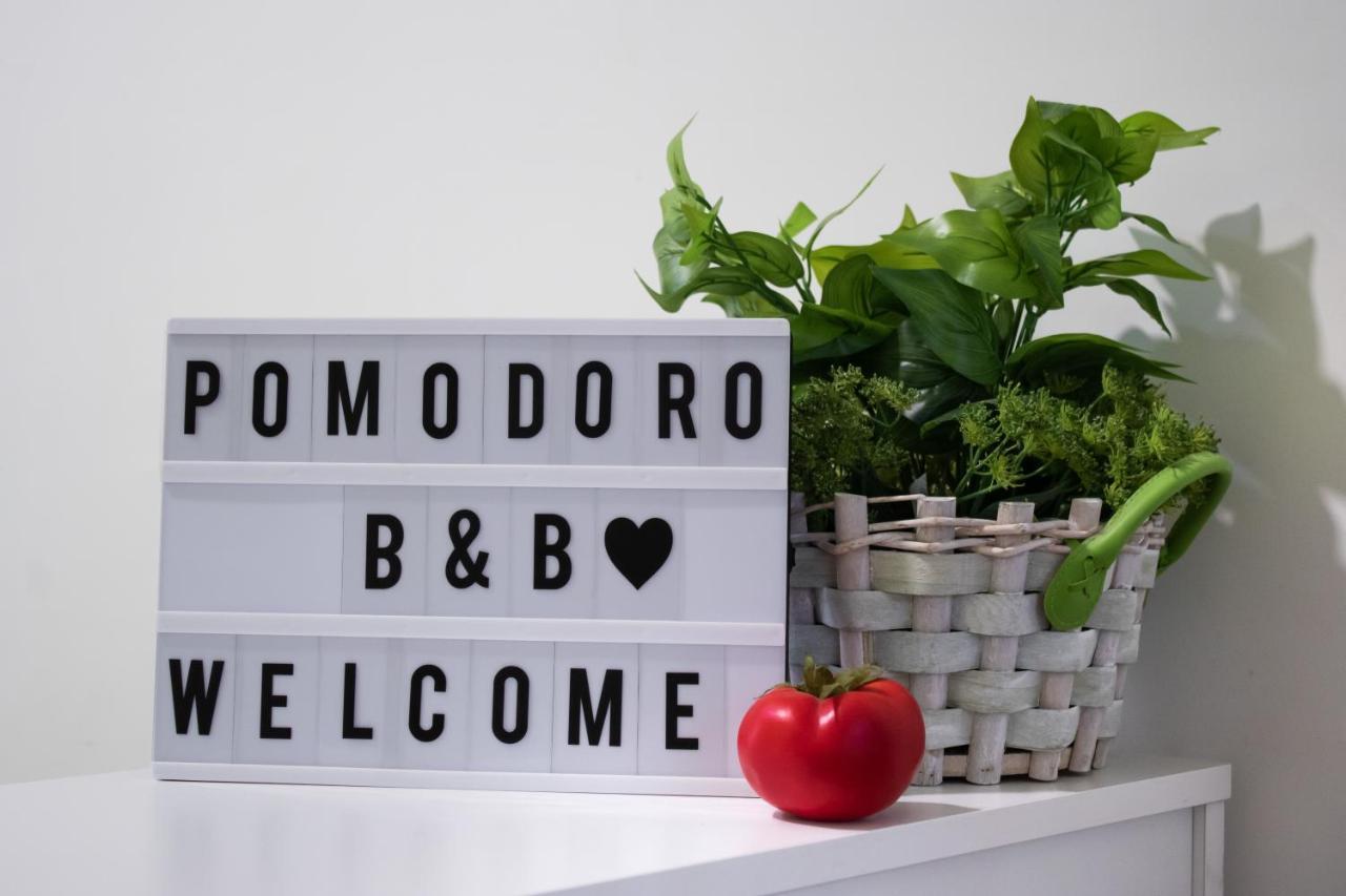 Pomodoro Ac Bed & Breakfast เนเปิลส์ ภายนอก รูปภาพ